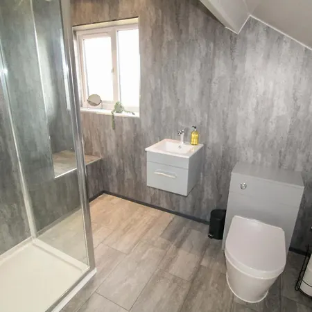 Myrtle Cottage, In A Small Village Location, Perfect For A Romantic Break With Hot Tub 펜션 Cotehill