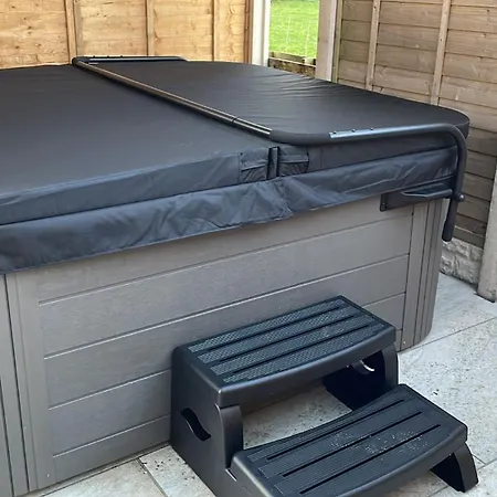 Nyaraló Myrtle Cottage, In A Small Village Location, Perfect For A Romantic Break With Hot Tub *