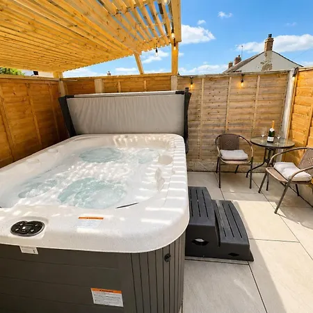 Myrtle Cottage, In A Small Village Location, Perfect For A Romantic Break With Hot Tub