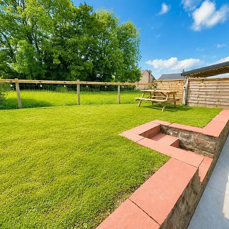 Ferienhaus Myrtle Cottage, In A Small Village Location, Perfect For A Romantic Break With Hot Tub *