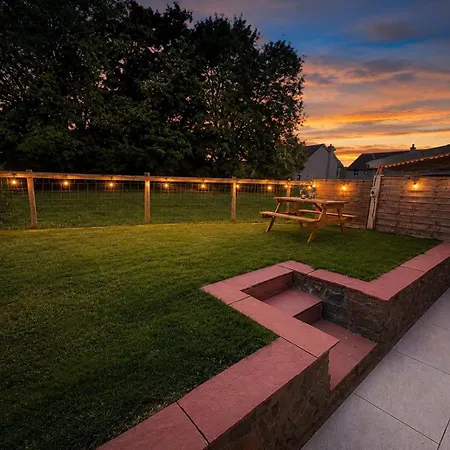 Ferienhaus Myrtle Cottage, In A Small Village Location, Perfect For A Romantic Break With Hot Tub *