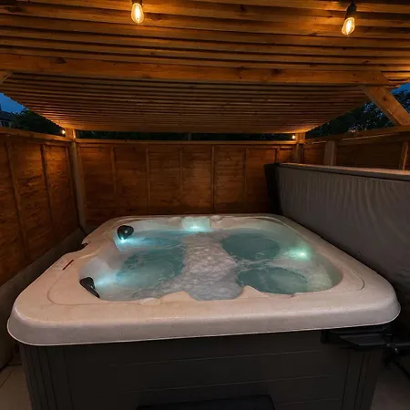 Myrtle Cottage, In A Small Village Location, Perfect For A Romantic Break With Hot Tub Cotehill